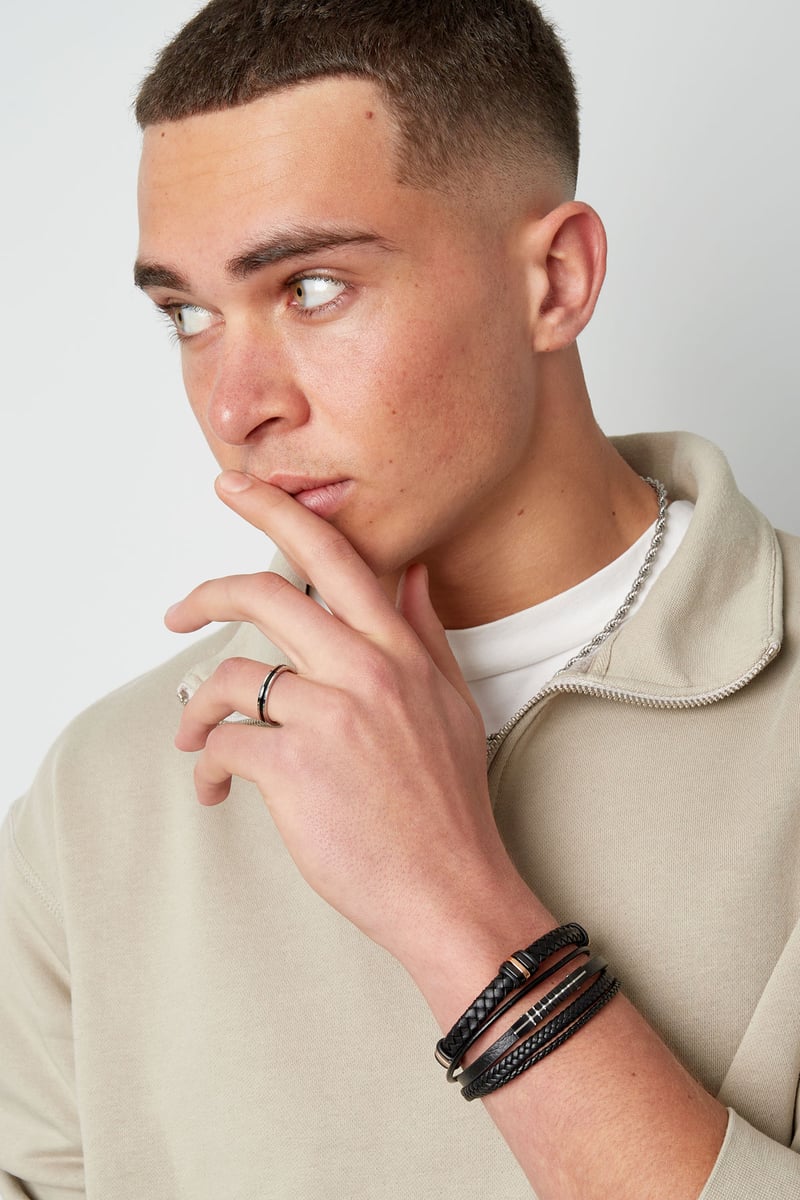 Mannenarmband gevlochten met goude/zwarte ringen