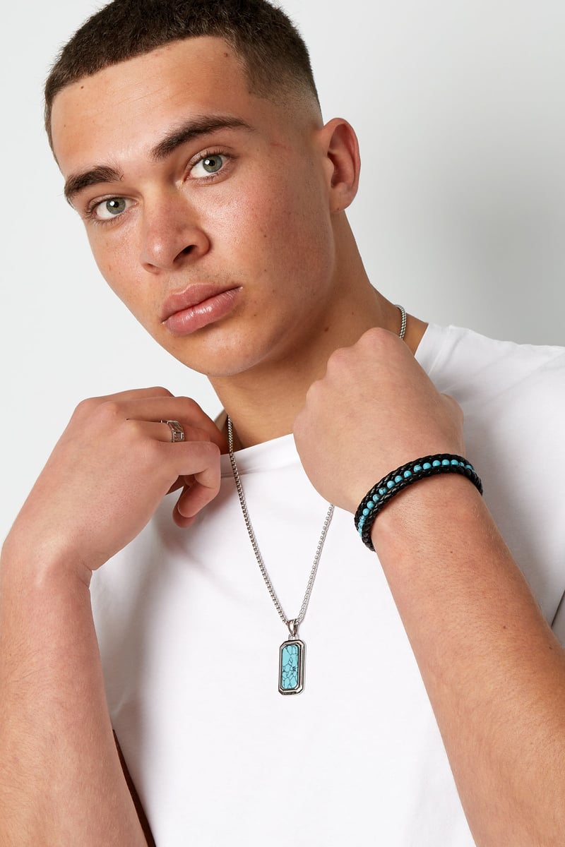 Dubbele mannenarmband gevlochten met kralen in het midden