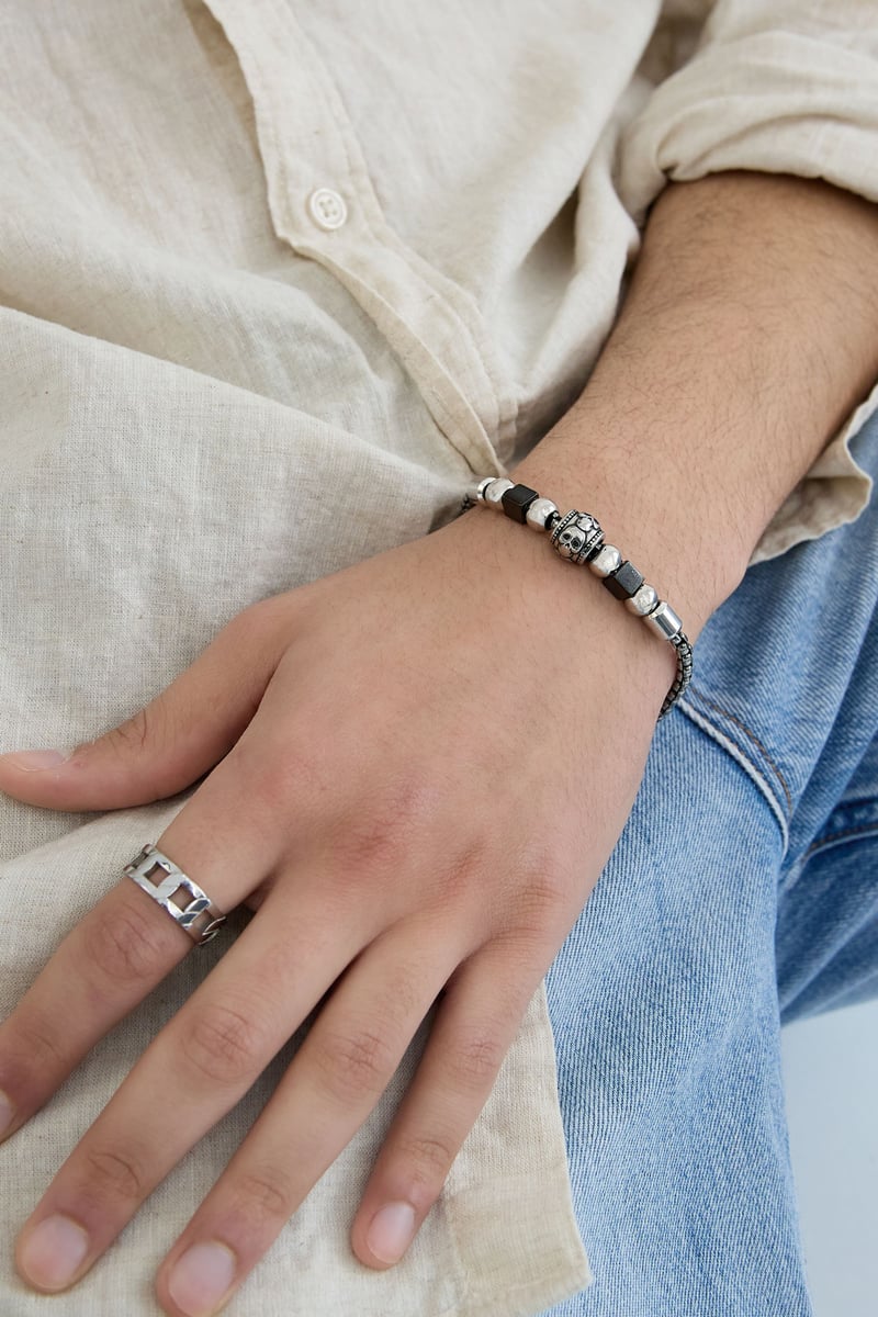 Bedelarmband met doodskop 